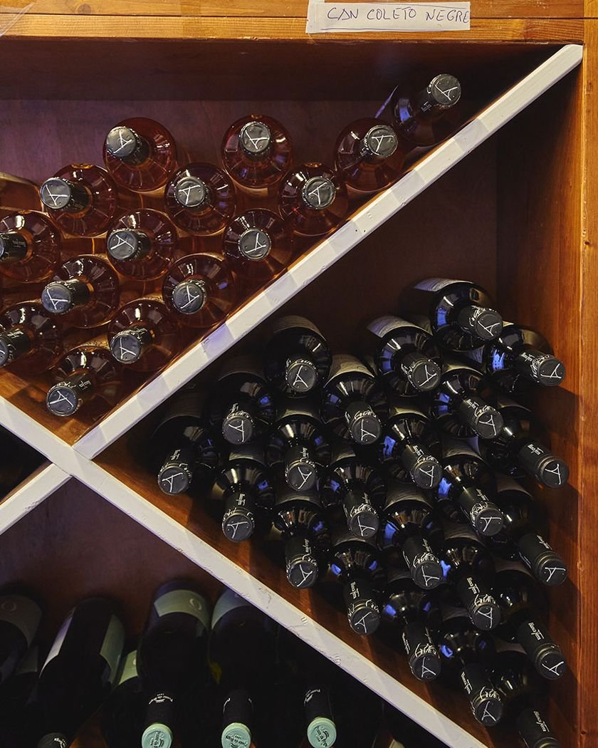 Botellero de madera de la bodega