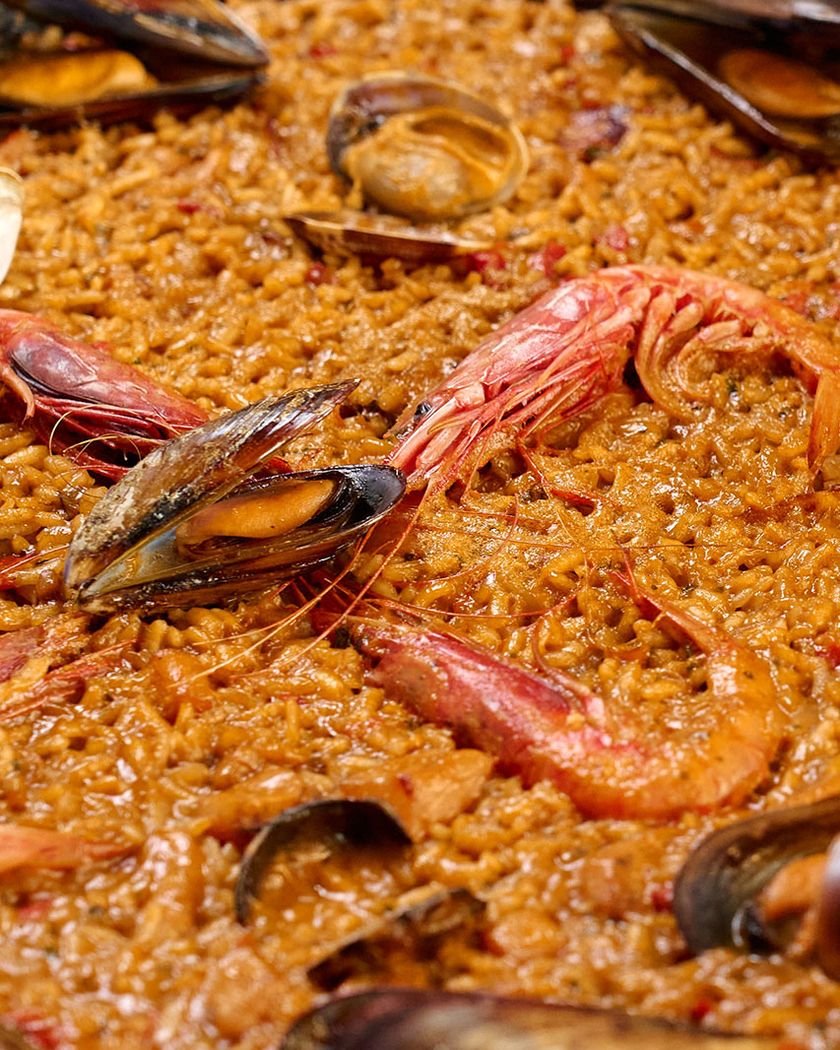 Paella de marisco con mejillones y gambas
